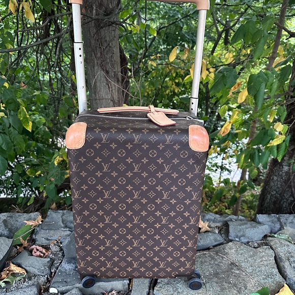 Louis Vuitton M23203
Horizon 55 - Picture 3 of 17